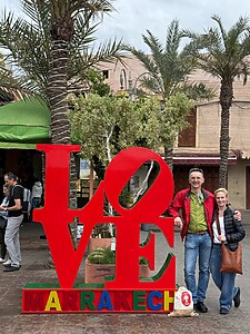 Reisende In Marrakesch, Uv Belastung Auch Bei Bewölktem Himmel Reisende In Marrakesch, Uv Belastung Auch Bei Bewölktem Himmel